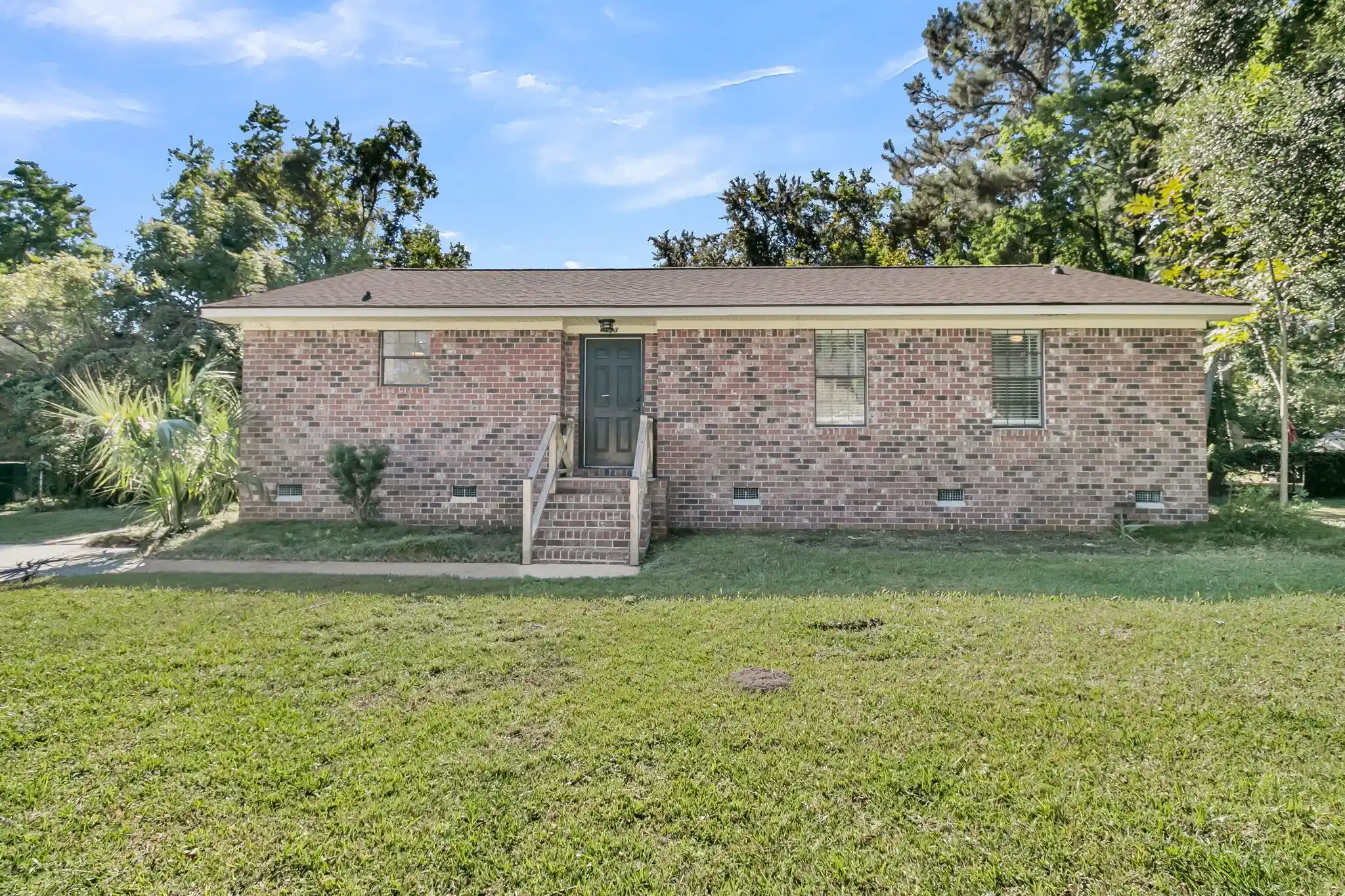 Photo 1 of Single family home for sale at 1523 Wakendaw Rd, Mount Pleasant, SC 29464 | MLS# 26028831 | Listing updated on 2026-10-25