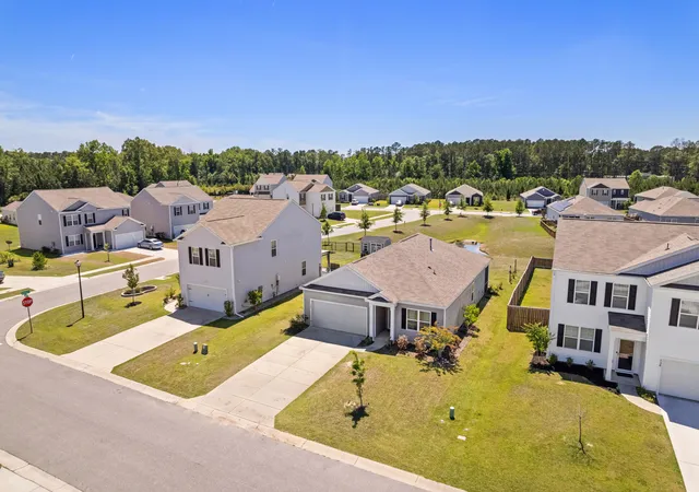 Photo 3 of Single family home for sale at 128 Akeley Ln, Summerville, SC 29483 | MLS# 26022422 | Listing updated on 2026-10-20
