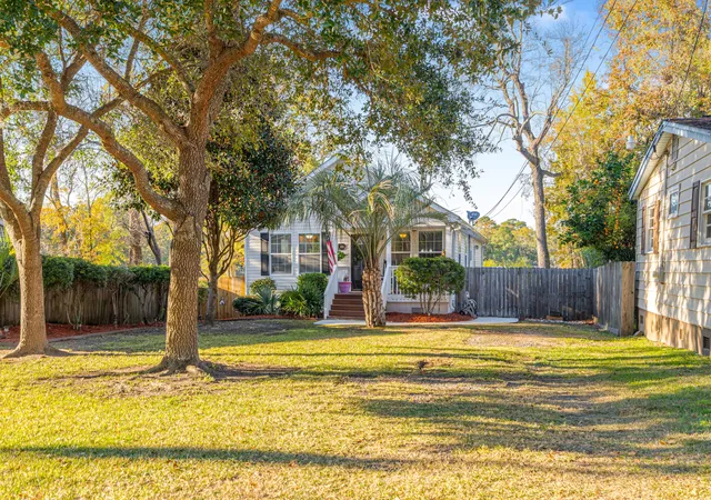 Photo 3 of Single family home for sale at 1522 N Avalon Cir, Charleston, SC 29407 | MLS# 25032287 | Listing updated on 2026-06-10