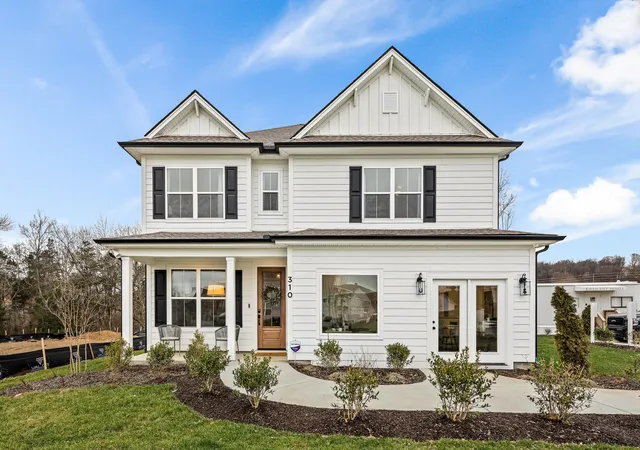 Photo 2 of Single family home for sale at 8 Cantona Dr, Summerville, SC 29483 | MLS# 25030537 | Listing updated on 2026-08-31