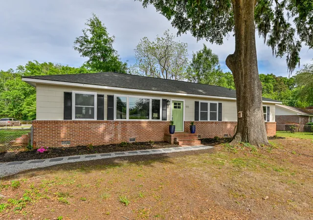 3rd image of 1013 Rentz St, Beaufort, SC 29906 | MLS# 26010755