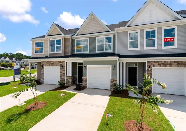 3rd image of 405 Painted Lady Ln, Goose Creek, SC 29445 | MLS# 26021735
