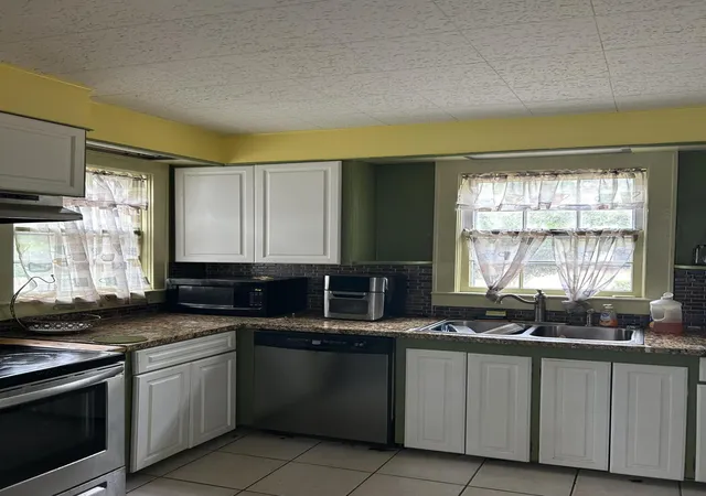Homes for sale in Kingstree, SC | 802 Fulton Ave, Kingstree, SC 29556 | MLS# 26018041