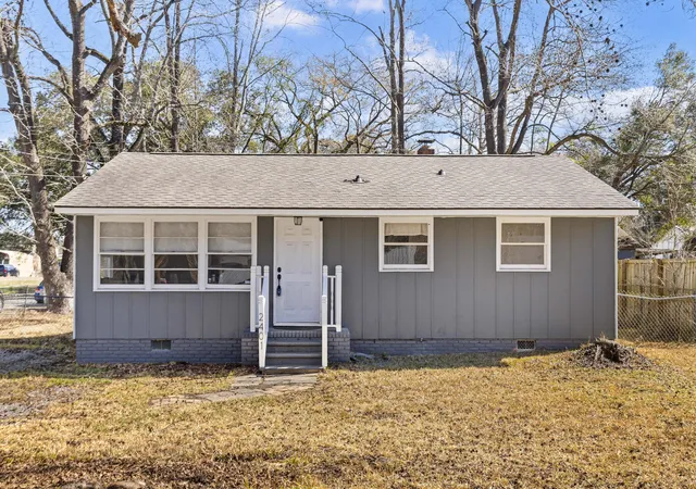Photo 1 of Single family home for sale at 2401 Falcon Rd, North Charleston, SC 29406 | MLS# 26019472 | Listing updated on 2026-09-16