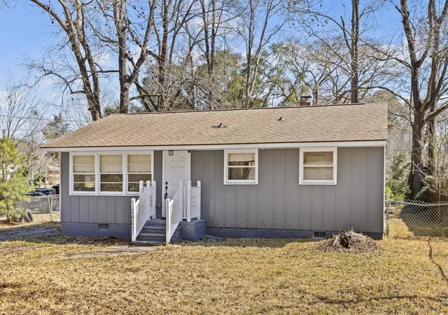Photo 3 of Single family home for sale at 2401 Falcon Rd, North Charleston, SC 29406 | MLS# 26019472 | Listing updated on 2026-09-16