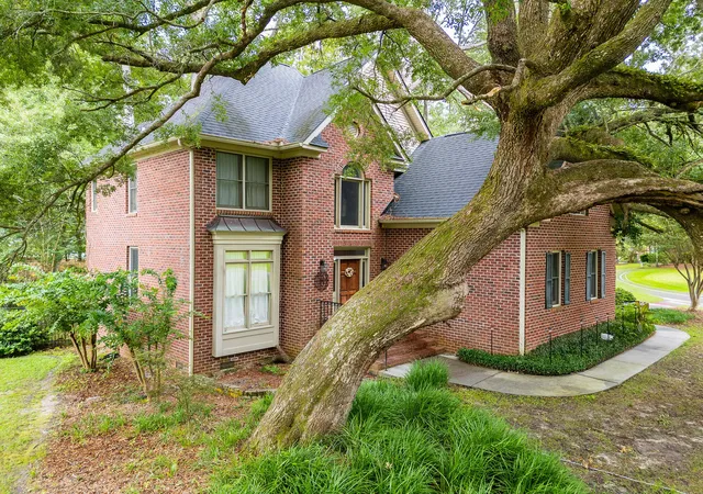 Photo 2 of Single family home for sale at 101 Riverwood Ln, Summerville, SC 29485 | MLS# 26023420 | Listing updated on 2026-09-09