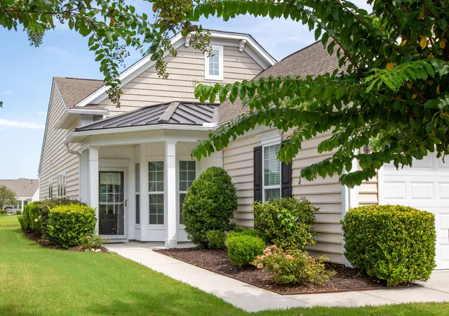 Photo 4 of Single family home for sale at 184 Sea Lavender Ln, Summerville, SC 29486 | MLS# 25028761 | Listing updated on 2026-09-16