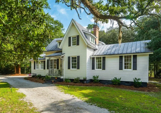 Photo 3 of Single family home for sale at 205 Tea Farm Rd, Summerville, SC 29483 | MLS# 26021156 | Listing updated on 2026-09-01