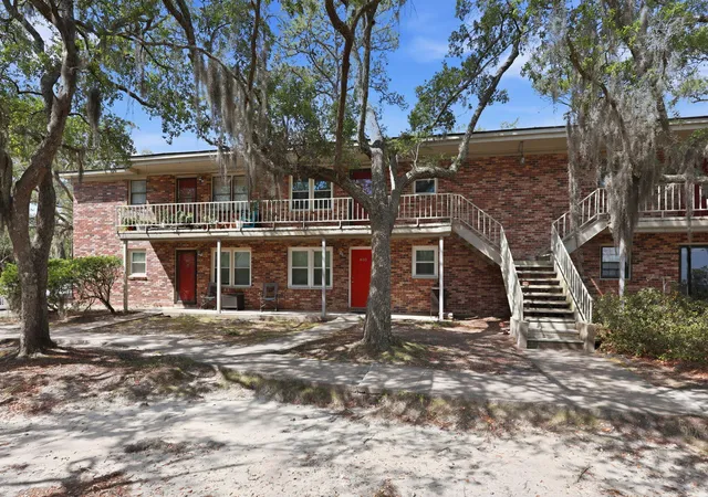 Photo 1 of Townhouse for sale at 404 Saint Charles Ct, Charleston, SC 29407 | MLS# 26014856 | Listing updated on 2026-07-13