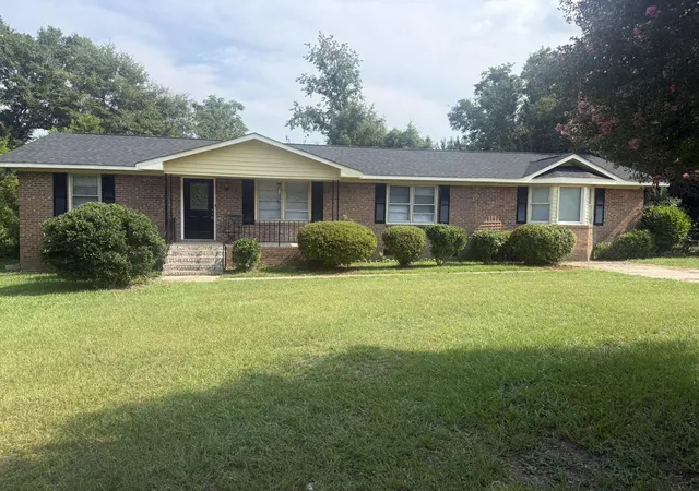 Photo 1 of Single family home for sale at 220 Eastwood Cir, Orangeburg, SC 29118 | MLS# 26020267 | Listing updated on 2026-08-04