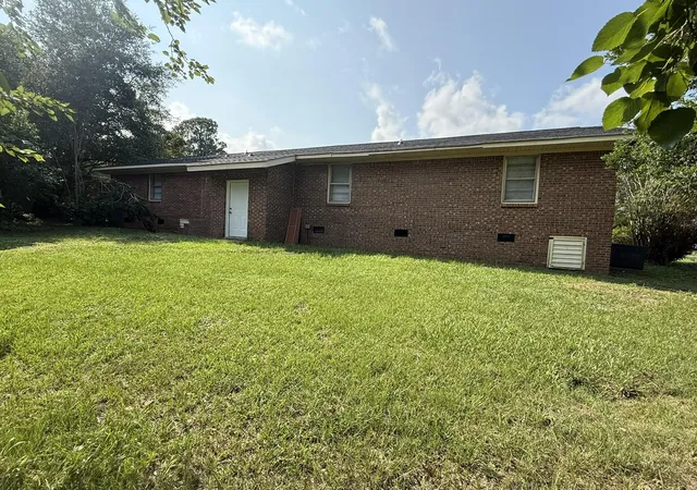 Photo 4 of Single family home for sale at 220 Eastwood Cir, Orangeburg, SC 29118 | MLS# 26020267 | Listing updated on 2026-08-04