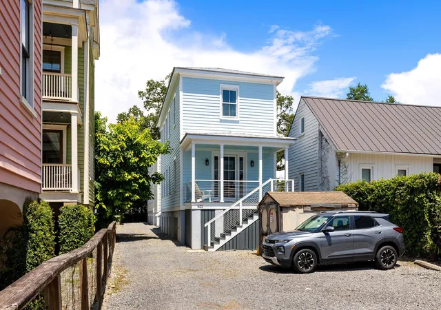 Photo 1 of Single family home for sale at 162 Spring St #D, Charleston, SC 29403 | MLS# 26018073 | Listing updated on 2026-08-28