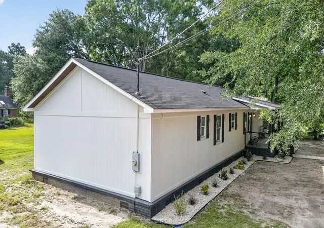 Photo 3 of Manufactured home for sale at 1461 Old Whitesville Rd, Moncks Corner, SC 29461 | MLS# 26020166 | Listing updated on 2026-09-04