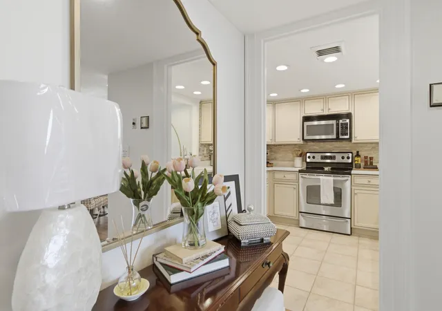 Homes for sale in Charleston, SC | 14 Lockwood Dr #Apt 9j, Charleston, SC 29401 | MLS# 26010107