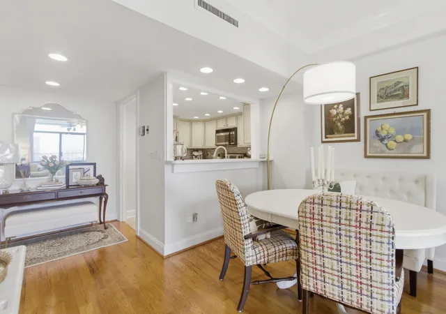 Homes for sale in Charleston, SC | 14 Lockwood Dr #Apt 9j, Charleston, SC 29401 | MLS# 26010107