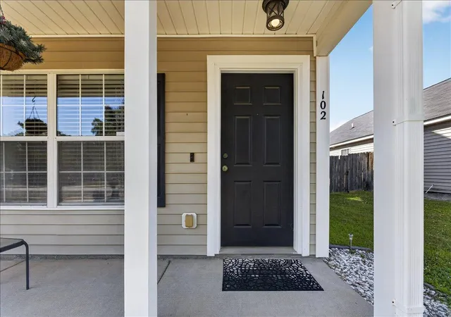 Photo 4 of Single family home for sale at 102 Vinca Dr, Goose Creek, SC 29445 | MLS# 26013127 | Listing updated on 2026-08-26