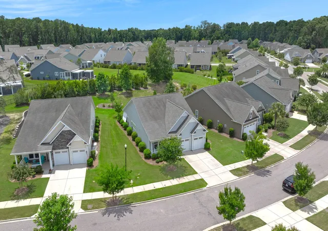 Photo 3 of Single family home for sale at 3053 Cross Vine Ln, Summerville, SC 29483 | MLS# 26021011 | Listing updated on 2026-10-01
