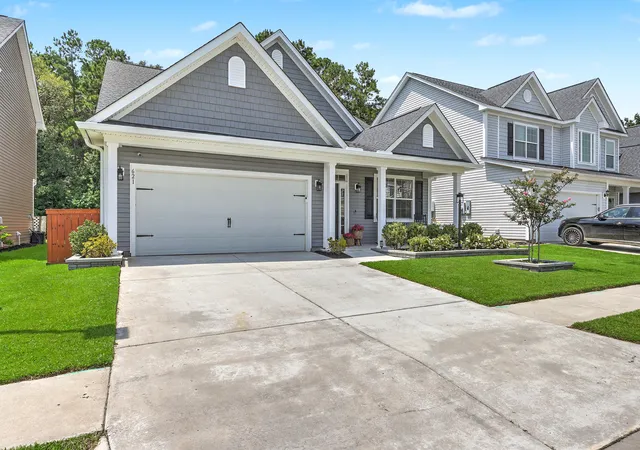 Photo 3 of Sale Pending at 621 Pendleton Dr, Moncks Corner, SC 29461 | MLS# 26024179 | Listing updated on 2026-09-30