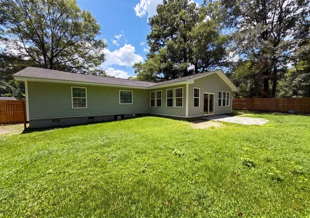 Photo 4 of Single family home for sale at 829 W 2nd North St, Summerville, SC 29483 | MLS# 26020853 | Listing updated on 2026-10-09