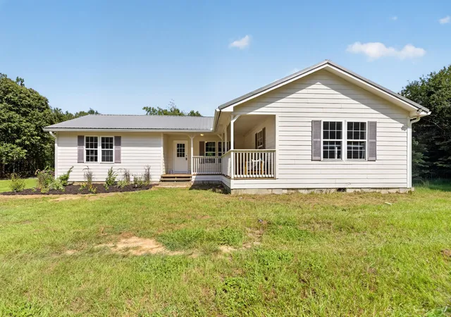 Photo 2 of Single family home for sale at 6792 Columbia Rd, Saint Matthews, SC 29135 | MLS# 26023478 | Listing updated on 2026-09-03