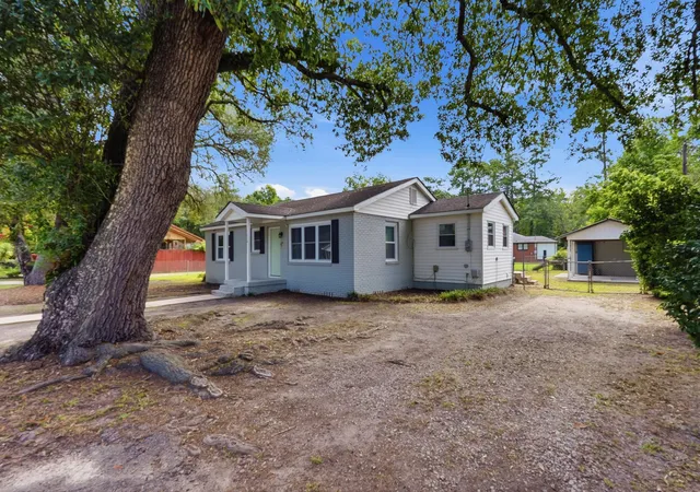 2nd image of 114 Groves St, Walterboro, SC 29488 | MLS# 26022428