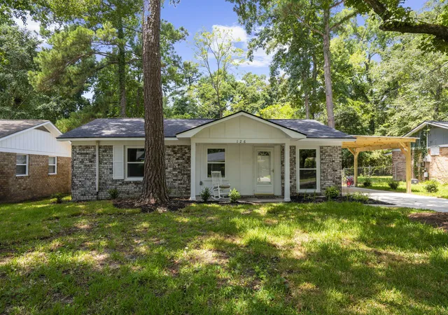 Homes for sale in Summerville, SC | 126 Hope Dr, Summerville, SC 29485 | MLS# 26019061
