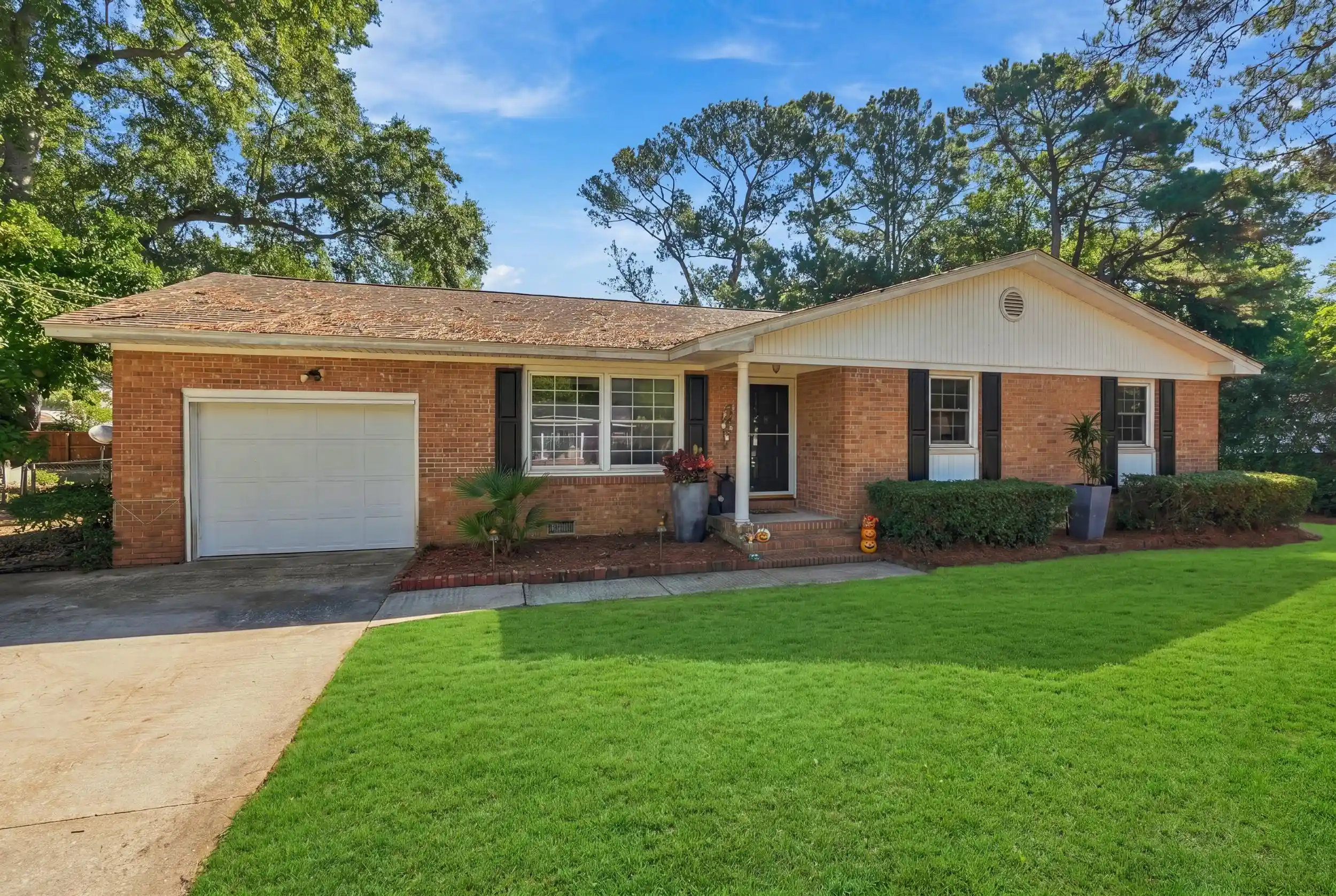 Photo 1 of Single family home for sale at 1060 Woodside Dr, Charleston, SC 29412 | MLS# 26028568 | Listing updated on 2026-10-27