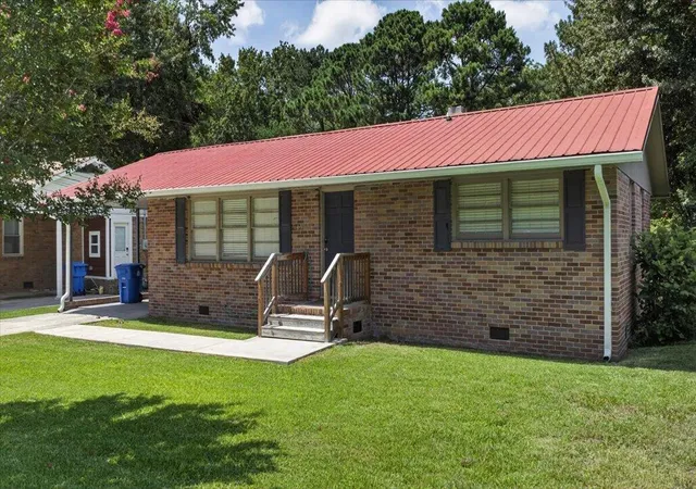 Photo 1 of Single family home for sale at 1450 N Sherwood Dr, Charleston, SC 29407 | MLS# 26021334 | Listing updated on 2026-09-15