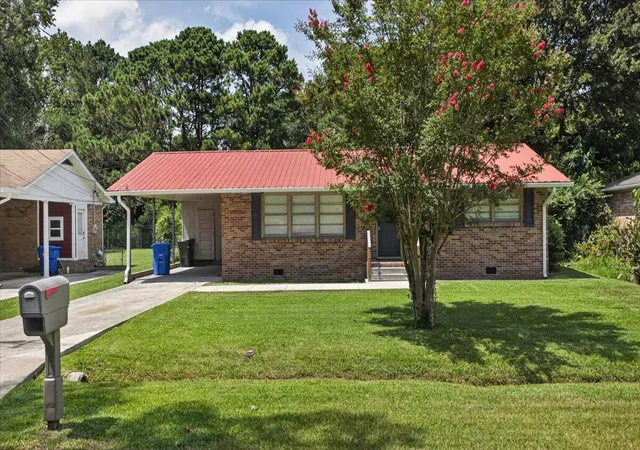 Photo 2 of Single family home for sale at 1450 N Sherwood Dr, Charleston, SC 29407 | MLS# 26021334 | Listing updated on 2026-09-15