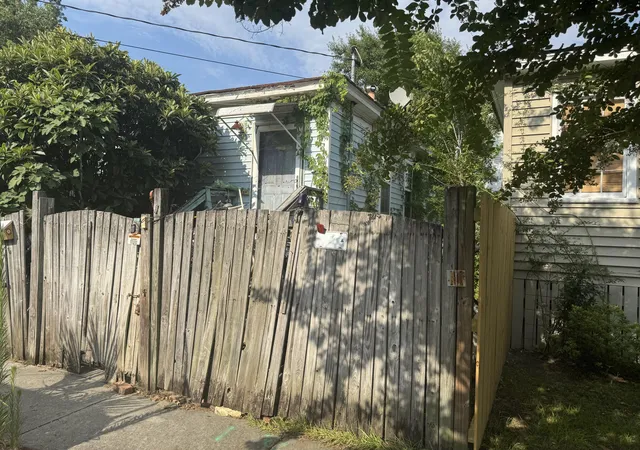 1st image of 10 S Enston Ave, Charleston, SC 29403 | MLS# 26021682