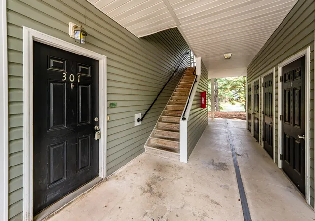 Photo 3 of Townhouse for sale at 301 Pickering Ln, Charleston, SC 29414 | MLS# 26016024 | Listing updated on 2026-09-12