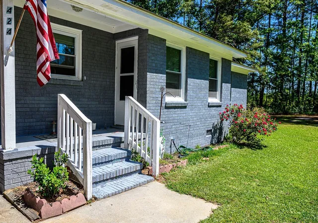 Photo 2 of Single family home for sale at 424 Weatherford Rd, Orangeburg, SC 29115 | MLS# 26000843 | Listing updated on 2026-05-28