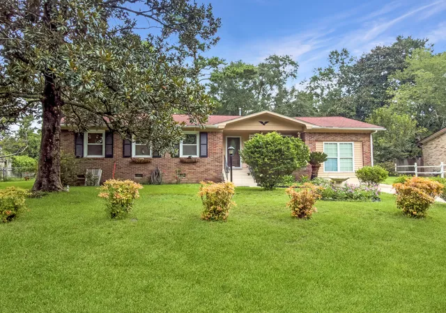 Photo 1 of Single family home for sale at 103 Wren Ct, Summerville, SC 29485 | MLS# 26022705 | Listing updated on 2026-08-21