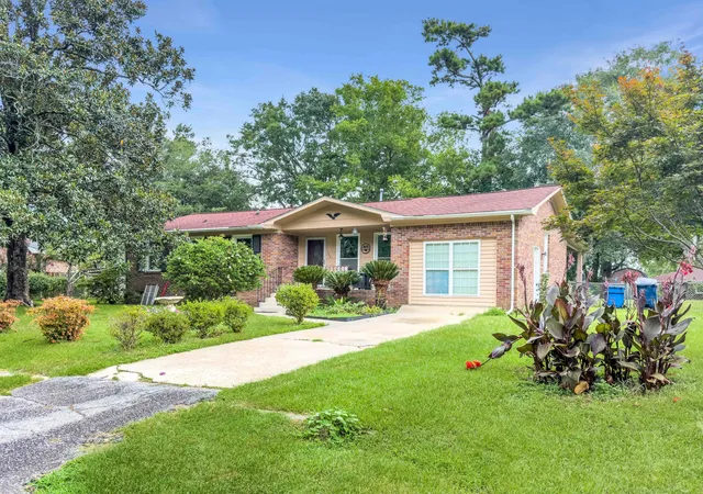 Photo 2 of Single family home for sale at 103 Wren Ct, Summerville, SC 29485 | MLS# 26022705 | Listing updated on 2026-08-21