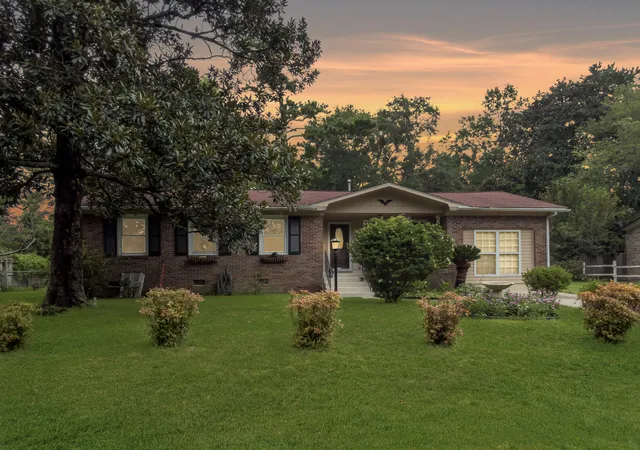 Photo 3 of Single family home for sale at 103 Wren Ct, Summerville, SC 29485 | MLS# 26022705 | Listing updated on 2026-08-21