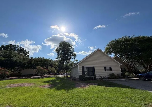 Photo 4 of Townhouse for sale at 923 E Estates Blvd #Apt A, Charleston, SC 29414 | MLS# 26022456 | Listing updated on 2026-09-11