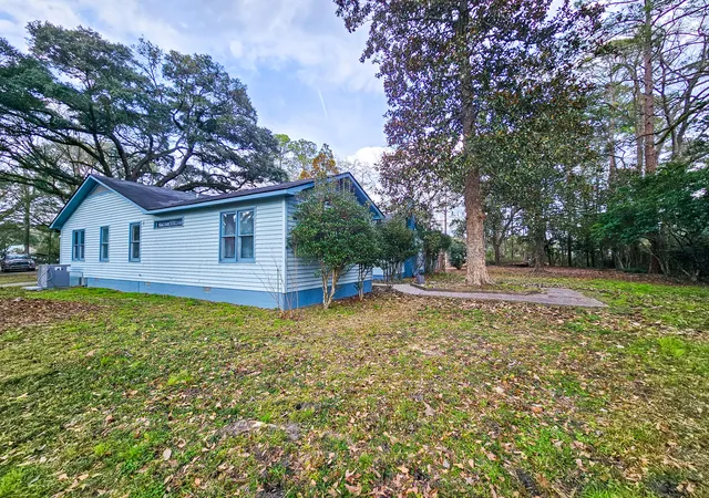 Photo 3 of Single family home for sale at 127 Meadowlake Dr, Walterboro, SC 29488 | MLS# 26004813 | Listing updated on 2026-09-04