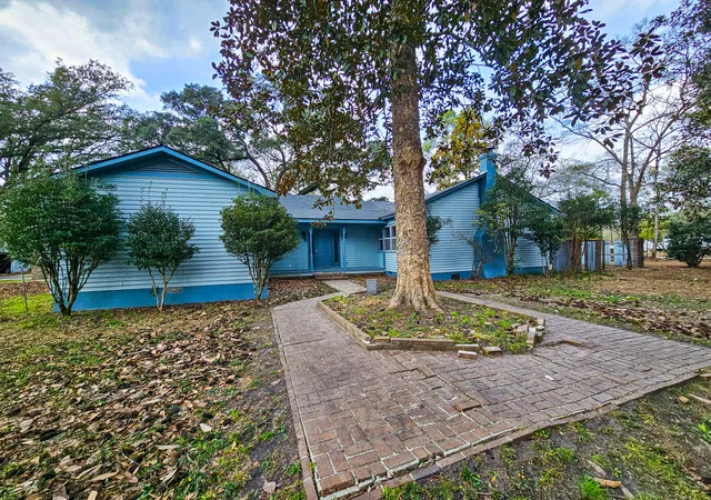 Photo 4 of Single family home for sale at 127 Meadowlake Dr, Walterboro, SC 29488 | MLS# 26004813 | Listing updated on 2026-09-04