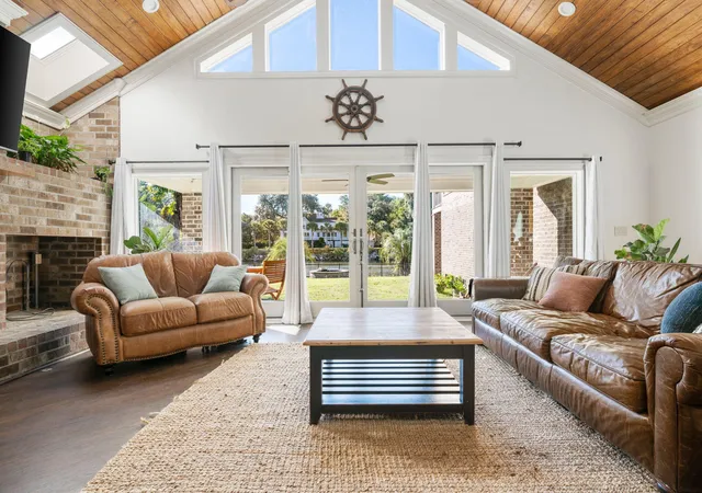 Photo 3 of Single family home for sale at 1315 S Edgewater Dr, Charleston, SC 29407 | MLS# 26020408 | Listing updated on 2026-08-27