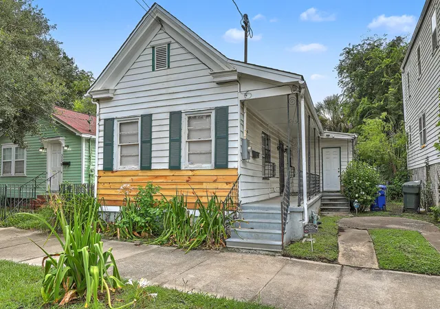 Photo 2 of Sale Pending at 318 Ashley Ave, Charleston, SC 29403 | MLS# 26021660 | Listing updated on 2026-08-01