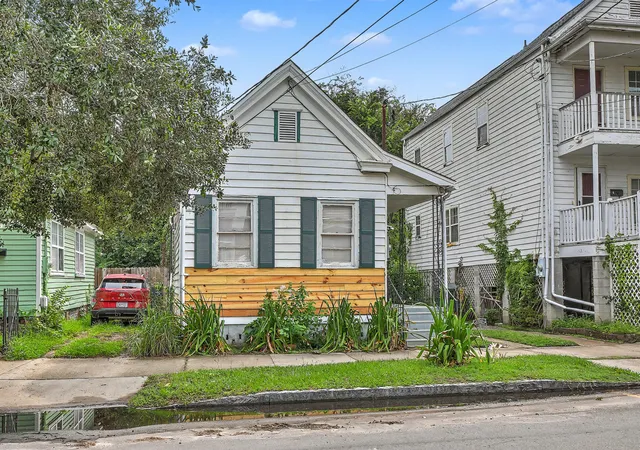 Photo 3 of Sale Pending at 318 Ashley Ave, Charleston, SC 29403 | MLS# 26021660 | Listing updated on 2026-08-01