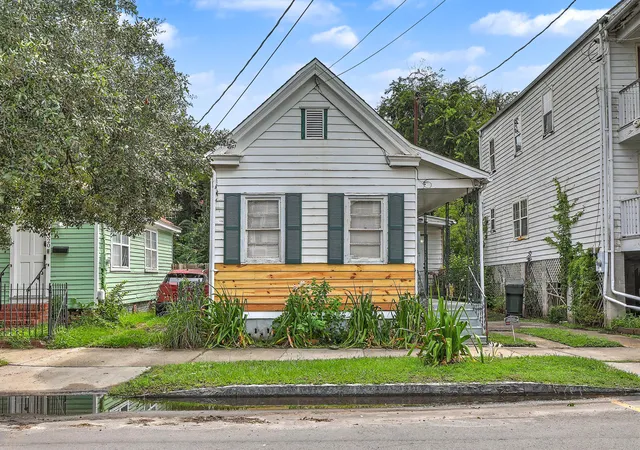 Photo 3 of Sale Pending at 318 Ashley Ave, Charleston, SC 29403 | MLS# 26021660 | Listing updated on 2026-08-01