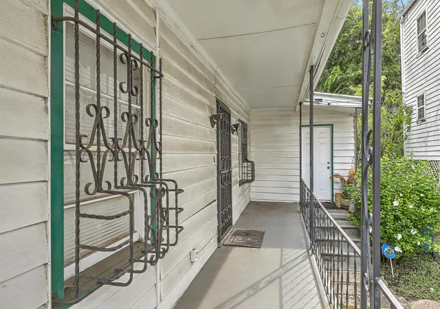 Photo 4 of Sale Pending at 318 Ashley Ave, Charleston, SC 29403 | MLS# 26021660 | Listing updated on 2026-08-01