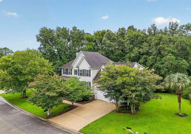 Photo 3 of Single family home for sale at 200 Oak Point Landing Dr, Mount Pleasant, SC 29464 | MLS# 26022551 | Listing updated on 2026-09-11