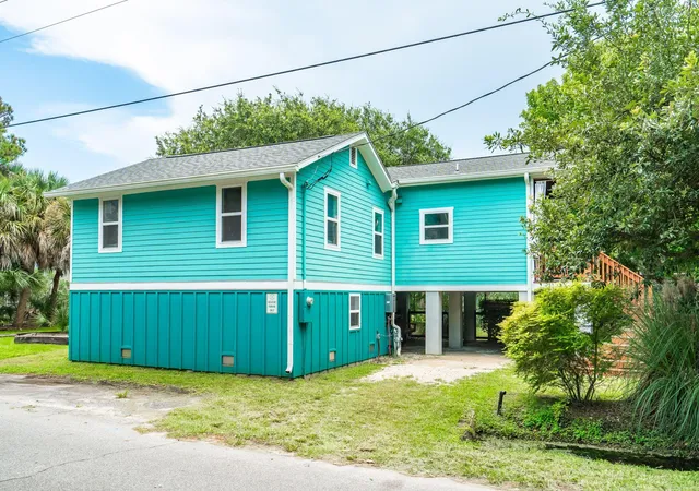 Photo 1 of Single family home for sale at 213 E Cooper Ave, Folly Beach, SC 29439 | MLS# 26023693 | Listing updated on 2026-09-03