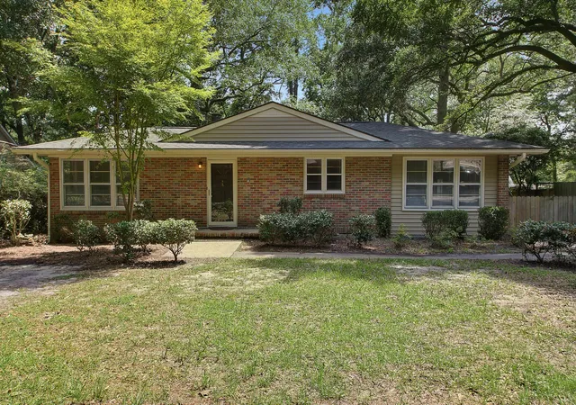 Photo 1 of Single family home for sale at 114 Live Oak Rd, Summerville, SC 29485 | MLS# 26017488 | Listing updated on 2026-08-17