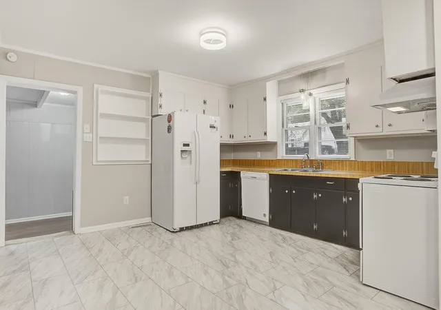 Photo 2 of Single family home for sale at 114 Live Oak Rd, Summerville, SC 29485 | MLS# 26017488 | Listing updated on 2026-08-17