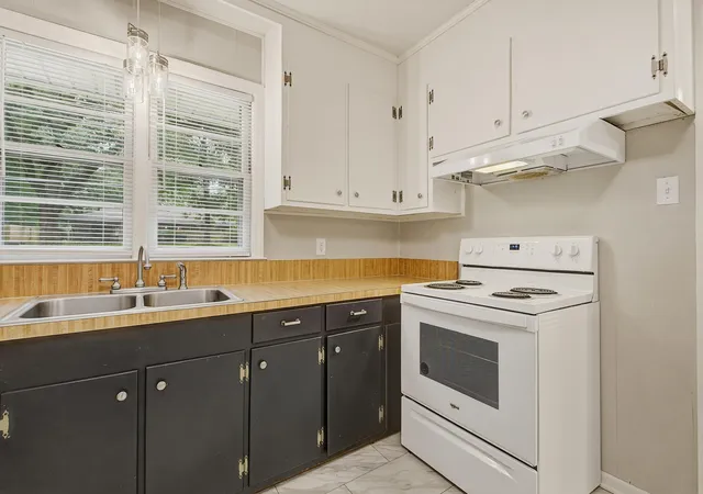 Photo 3 of Single family home for sale at 114 Live Oak Rd, Summerville, SC 29485 | MLS# 26017488 | Listing updated on 2026-08-17
