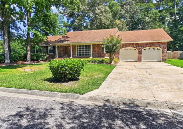 Photo 1 of Single family home for sale at 101 Beacon Hl Ln, Summerville, SC 29485 | MLS# 26018297 | Listing updated on 2026-08-14