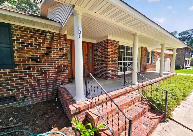 Photo 4 of Single family home for sale at 101 Beacon Hl Ln, Summerville, SC 29485 | MLS# 26018297 | Listing updated on 2026-08-14